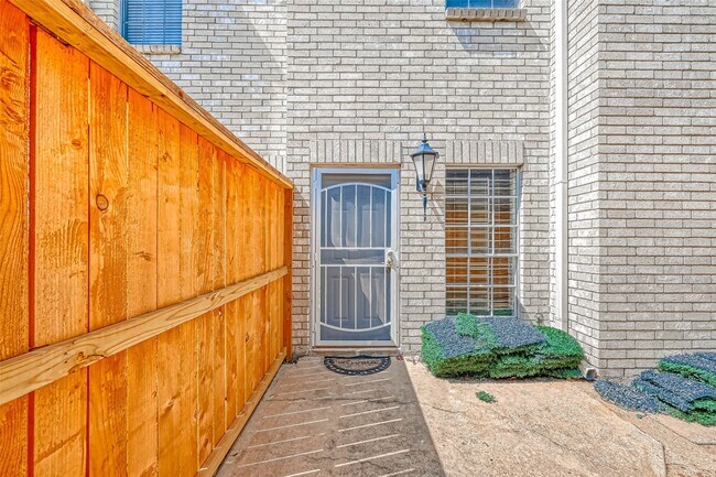 Building Photo - 3780 Tanglewilde St
