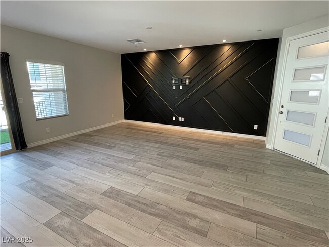Building Photo - 600 Carriage Hill Dr