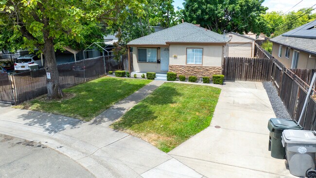 Building Photo - ALF OFF One Month’s Rent! Updated 3BR Home with Garage & Yard – Prime Sacramento Location