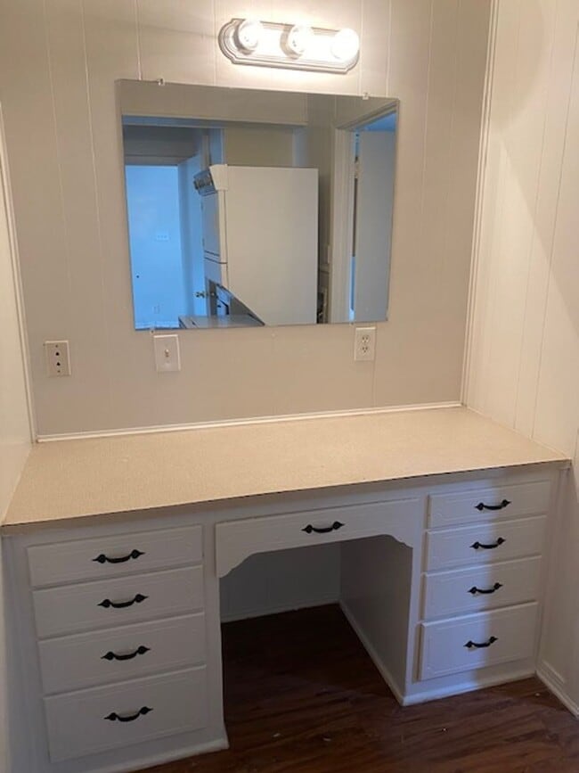 Building Photo - ONE BEDROOM APARTMENT BY TWU