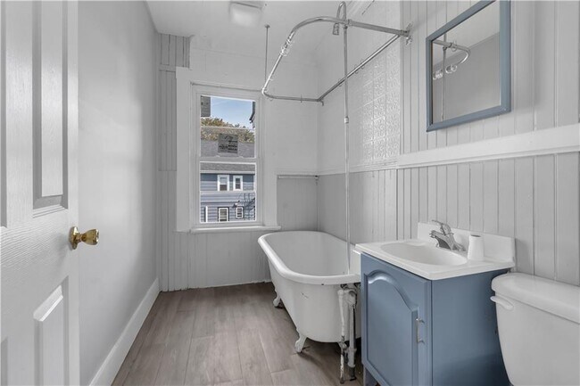 Building Photo - 244 Paradis Ave