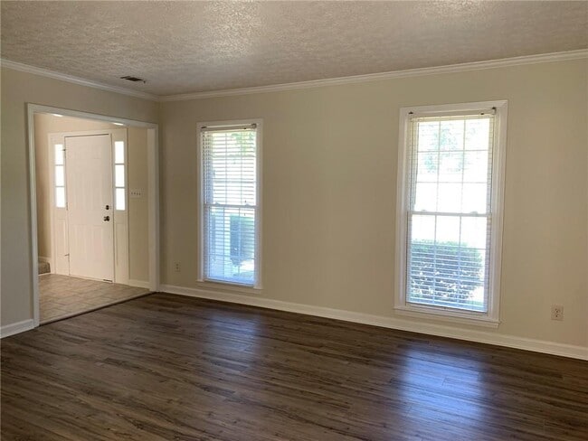 Building Photo - 4536 Woodlawn Lake Dr