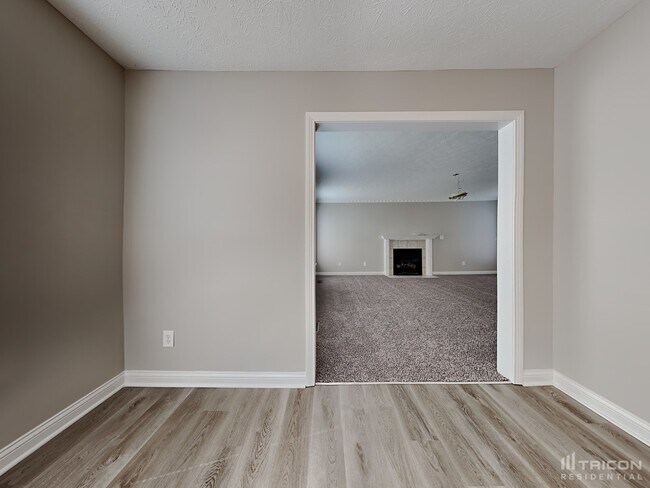 Building Photo - 4609 Clairmont Dr