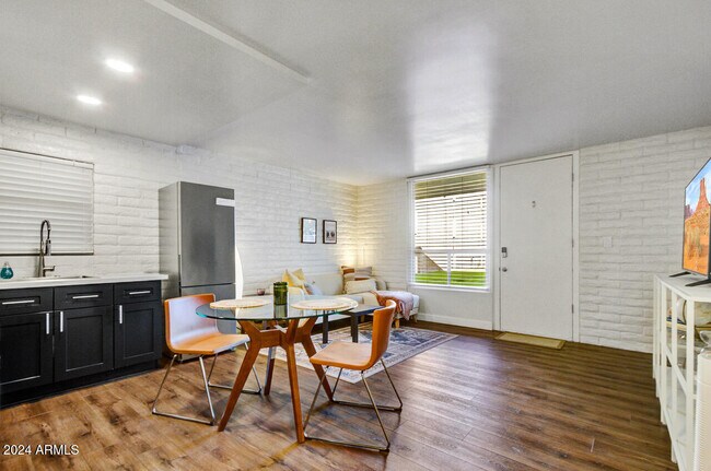 Building Photo - 3737 E Turney Ave