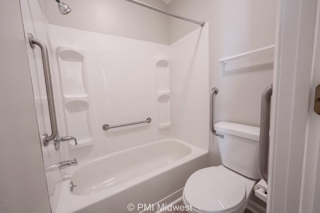 Building Photo - "Charming 2-Bed, 2-Bath Duplex in Prime Franklin Locale – Spacious 1,464 Sq Ft!"