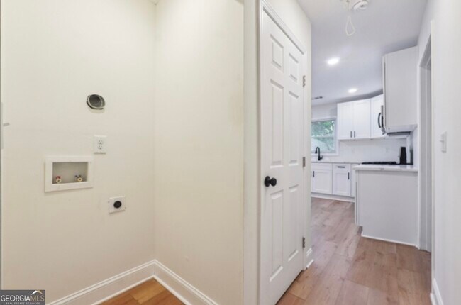 Building Photo - 267 Barfield Ave SW