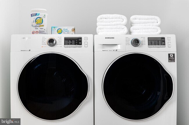 Building Photo - 1357 R St NW