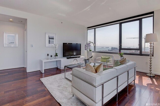 Building Photo - 2 BD 1.5BA Condo with Views! Location! Pen...