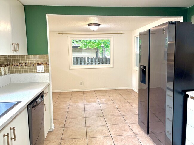 Building Photo - Spacious Pleasant Valley Home with Fenced Back Yard, Detached Garage, and Large Front Porch