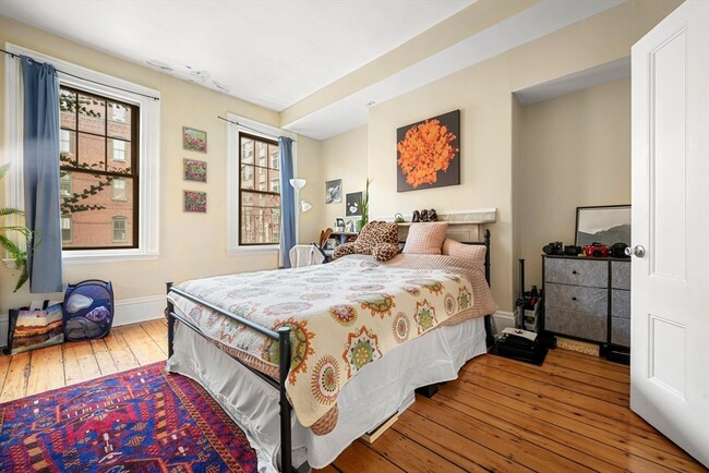 Building Photo - 104 E Brookline St