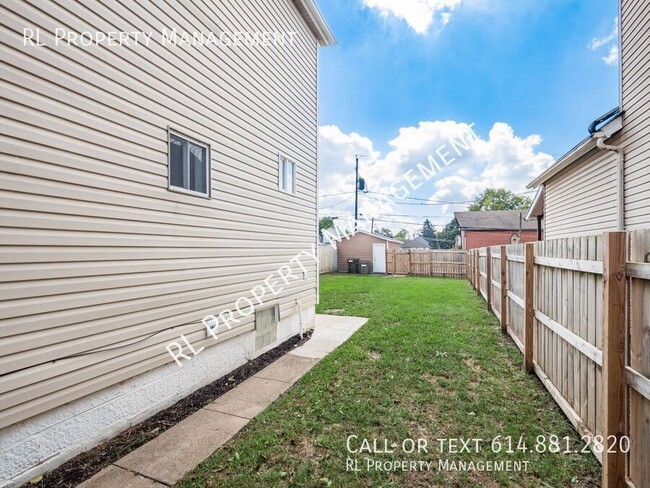 Building Photo - Beautiful 2 bedroom 1.5 bathroom home in V...