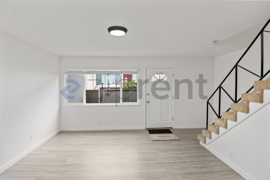 Building Photo - Unit A