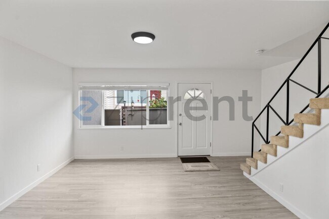 Building Photo - Unit A