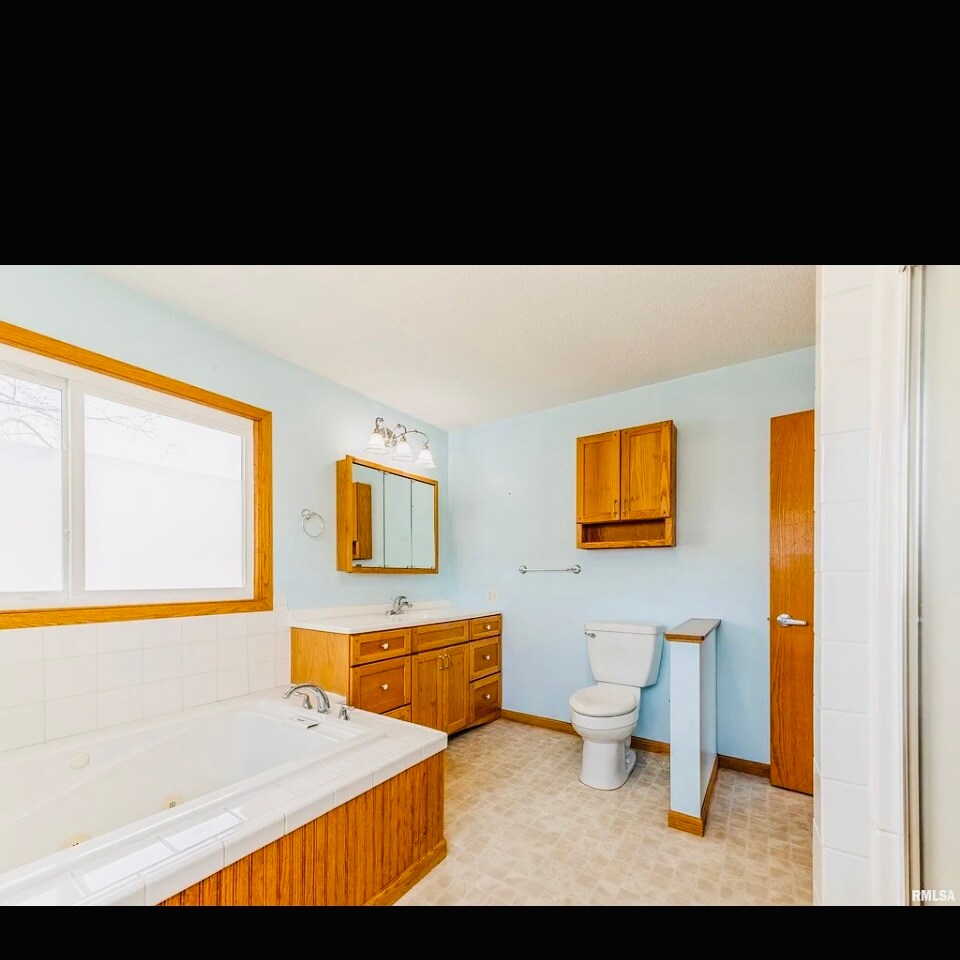 Building Photo - 4204 Warren St