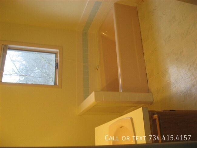 Building Photo - 2863 Marshall St