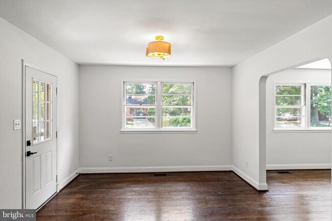 Building Photo - 5019 Leland Dr