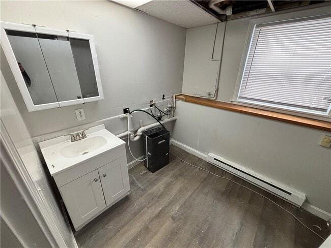 Building Photo - 24 Greenwood Dr