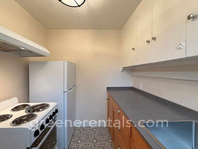 Building Photo - The Linn Apartments