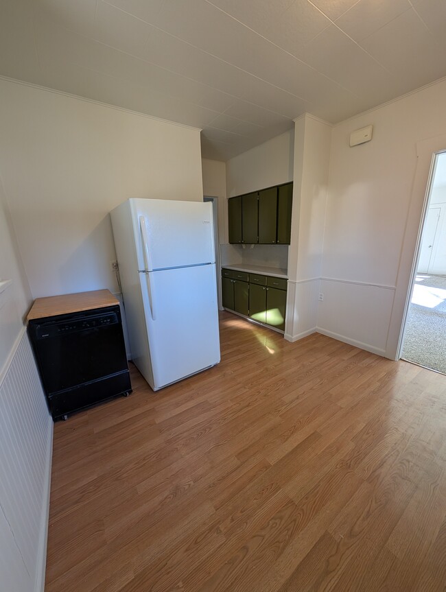 Building Photo - 225 N Main St