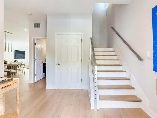 Building Photo - 6302 Vista Verde Dr W
