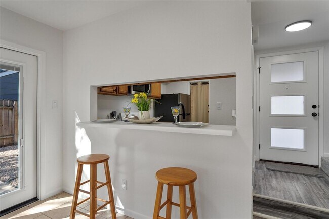 Building Photo - 6909 Woodhue Dr