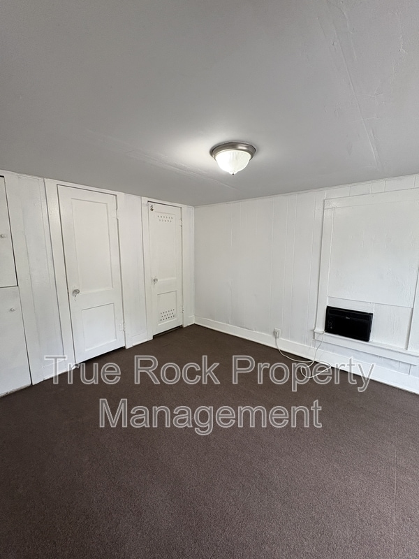 Building Photo - 315 S Stonewall Ave