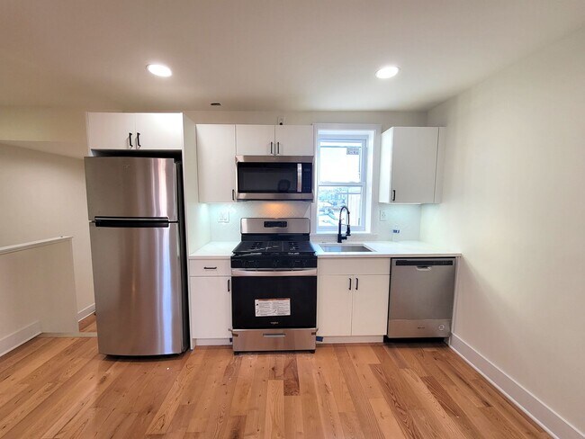 Building Photo - Beautiful fully renovated  2 bedroom available in Fairmount area!