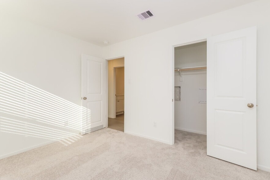 Building Photo - 325 Woodland Hills Dr