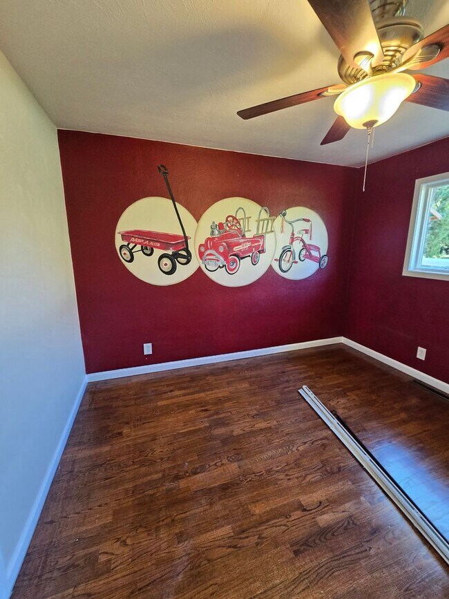 Building Photo - Pet Friendly Single Level 3 Bed 2 Bath Hom...