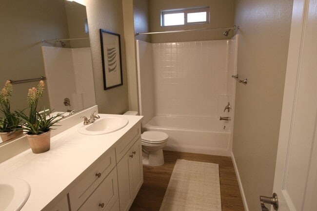 Building Photo - 6008 E Sussex Way