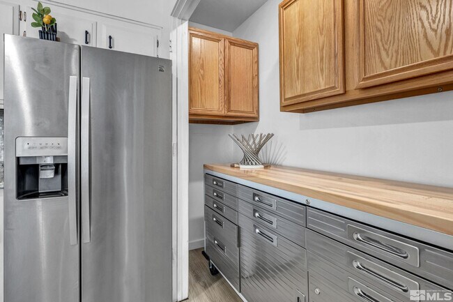 Building Photo - 405 Gregory Way