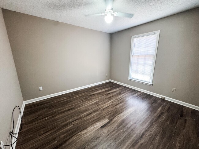Building Photo - 510 Autumn Run Dr