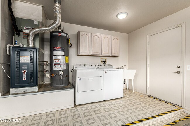 Building Photo - 14316 W Gunsight Dr