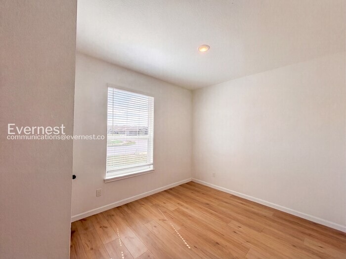 Building Photo - 705 Freedom Cir