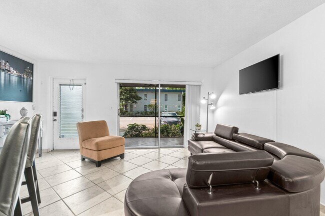 Building Photo - 7531 S Oriole Blvd