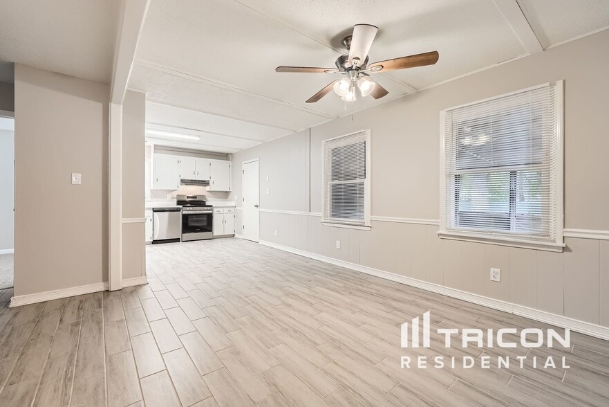 Building Photo - 5313 Larewood Dr