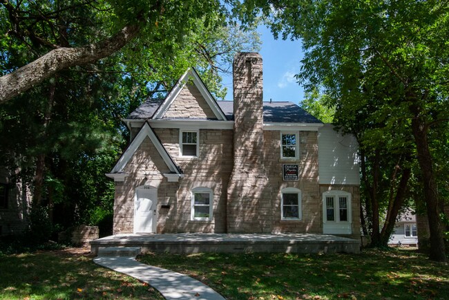 Primary Photo - 706 N Washington St