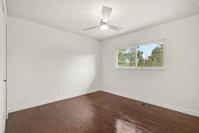 Building Photo - 2720 Northridge Dr
