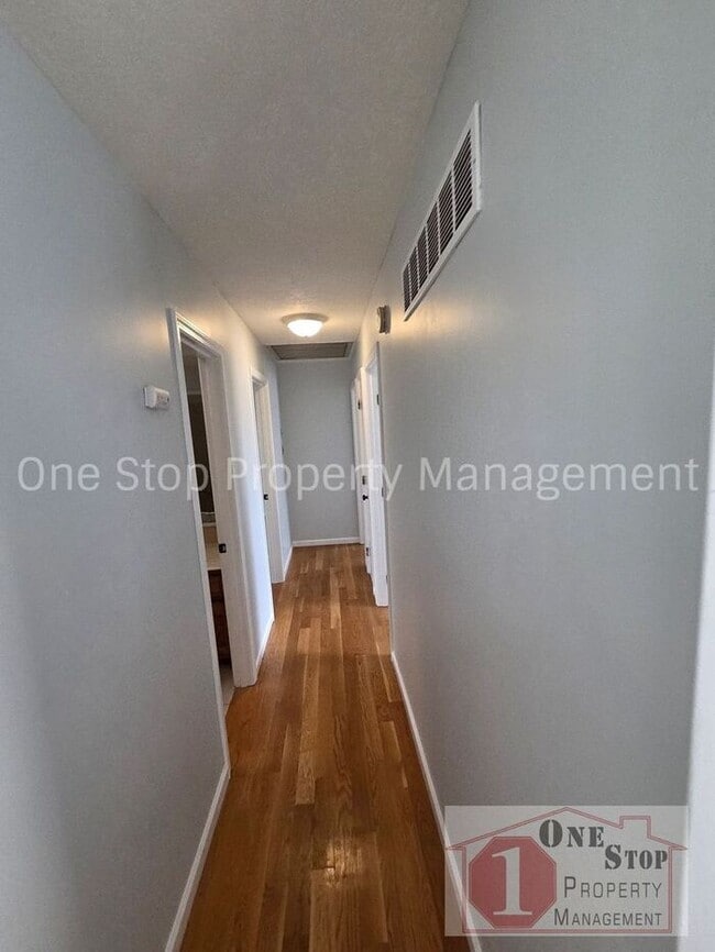 Building Photo - 3 bedroom 2.5 bathroom home in Parkville, MO!