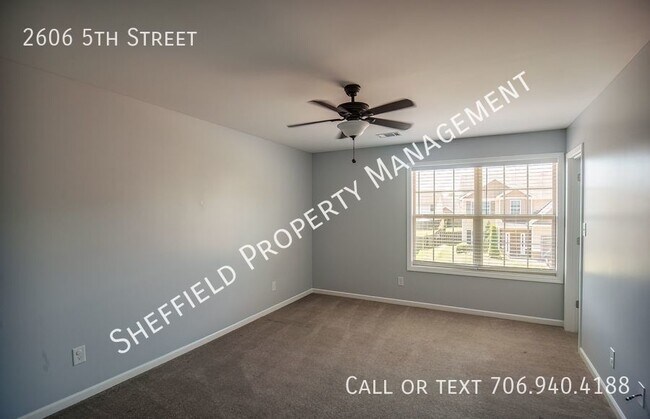 Building Photo - 2606 5 St