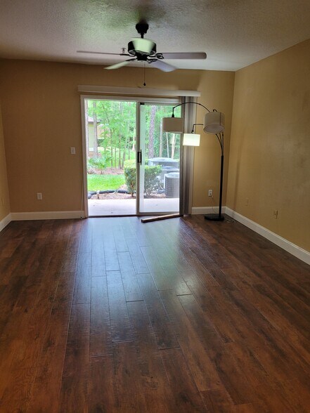 LIVING ROOM - 802 Crest Pines Dr