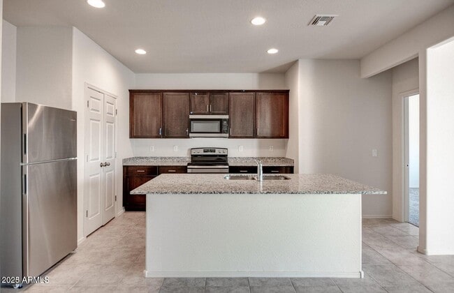Building Photo - 18091 N Presley Ln