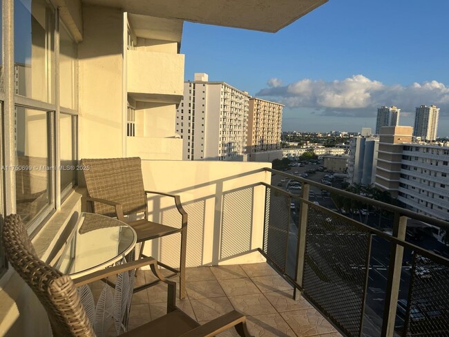 Building Photo - 401 Golden Isles Dr