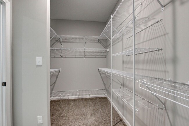 Building Photo - Sharp 4 bedroom HUGE house off exit 1 of I 24