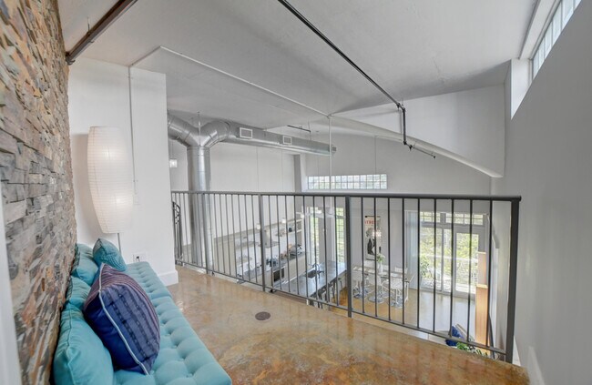 Building Photo - 185 NE 4th Ave