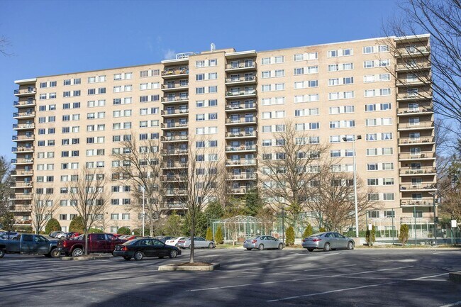 Building Photo - Spacious 1br/1bth Condo minutes from Downtown Silver Spring!