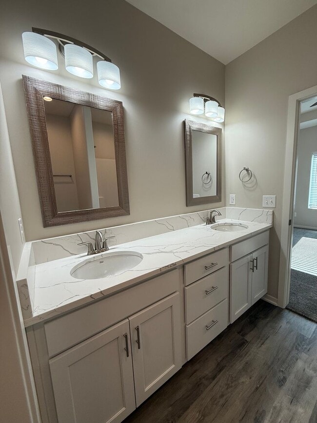 Building Photo - Walkout ranch townhome with 2 stall garage. Spacious 2 bedrooms with walk in closets, 2.5 bathroo...