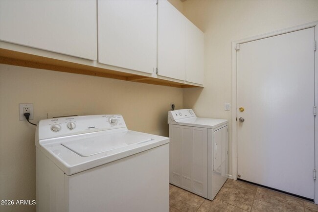 Building Photo - 6586 W Oraibi Dr