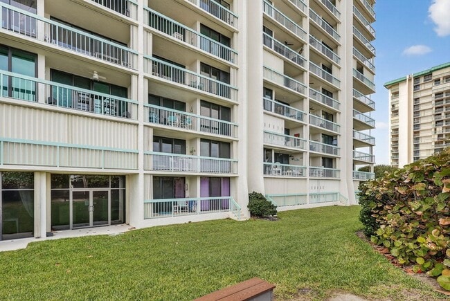 Building Photo - 9940 S Ocean Dr