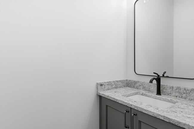 Building Photo - 106 Fairway Cir